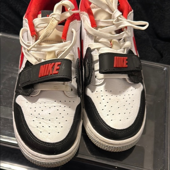 Nike Red and Black Sneakers Classic Low-Top Design - Picture 7 of 13